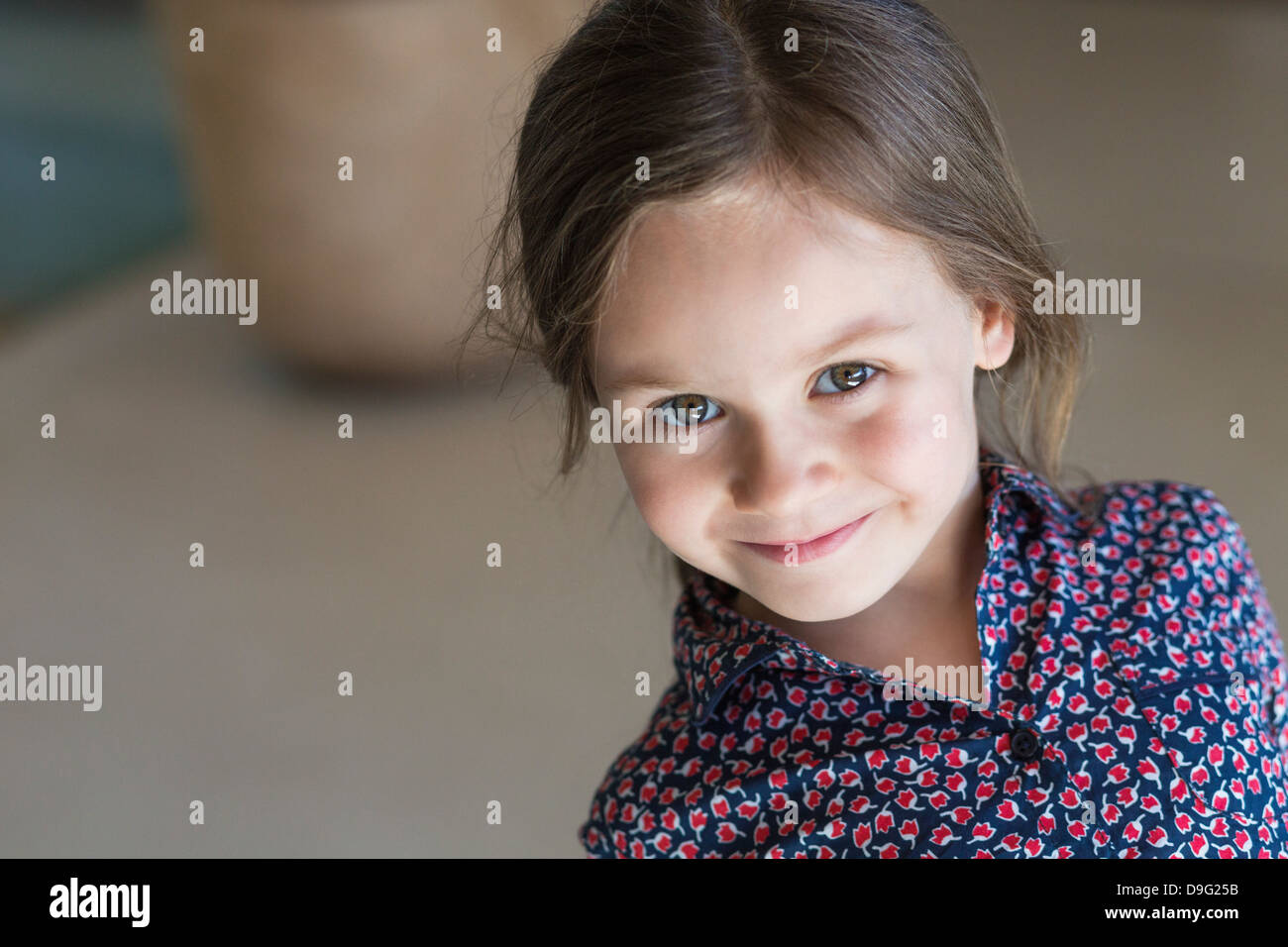 Portrait of a girl smiling Stock Photo - Alamy
