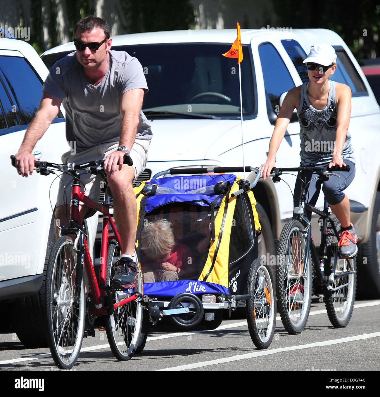 Liev schreiber and their children hires stock photography and images