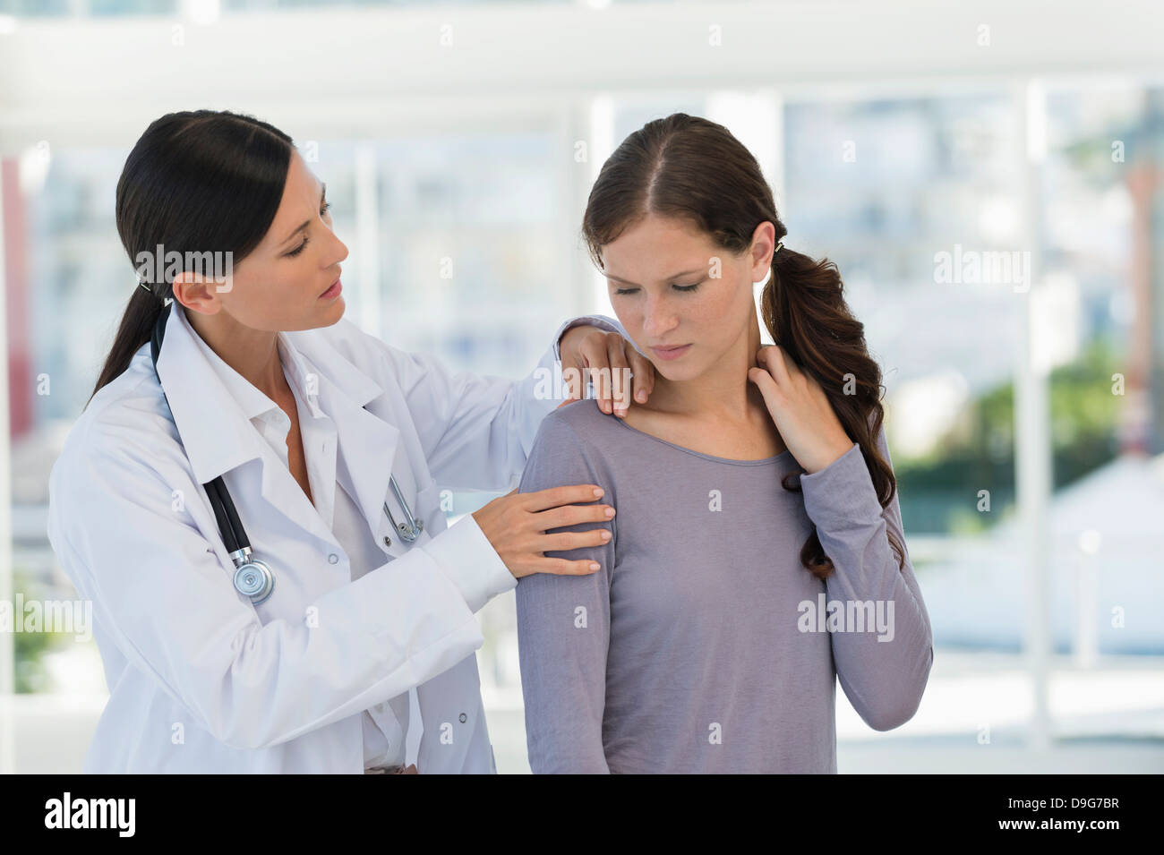 Female doctor checking a patient hi-res stock photography and images ...