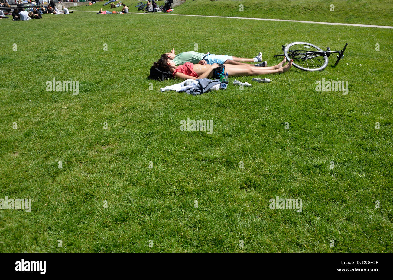 London, England, UK. Two young people sunbathing (near Marble Arch) Stock Photo
