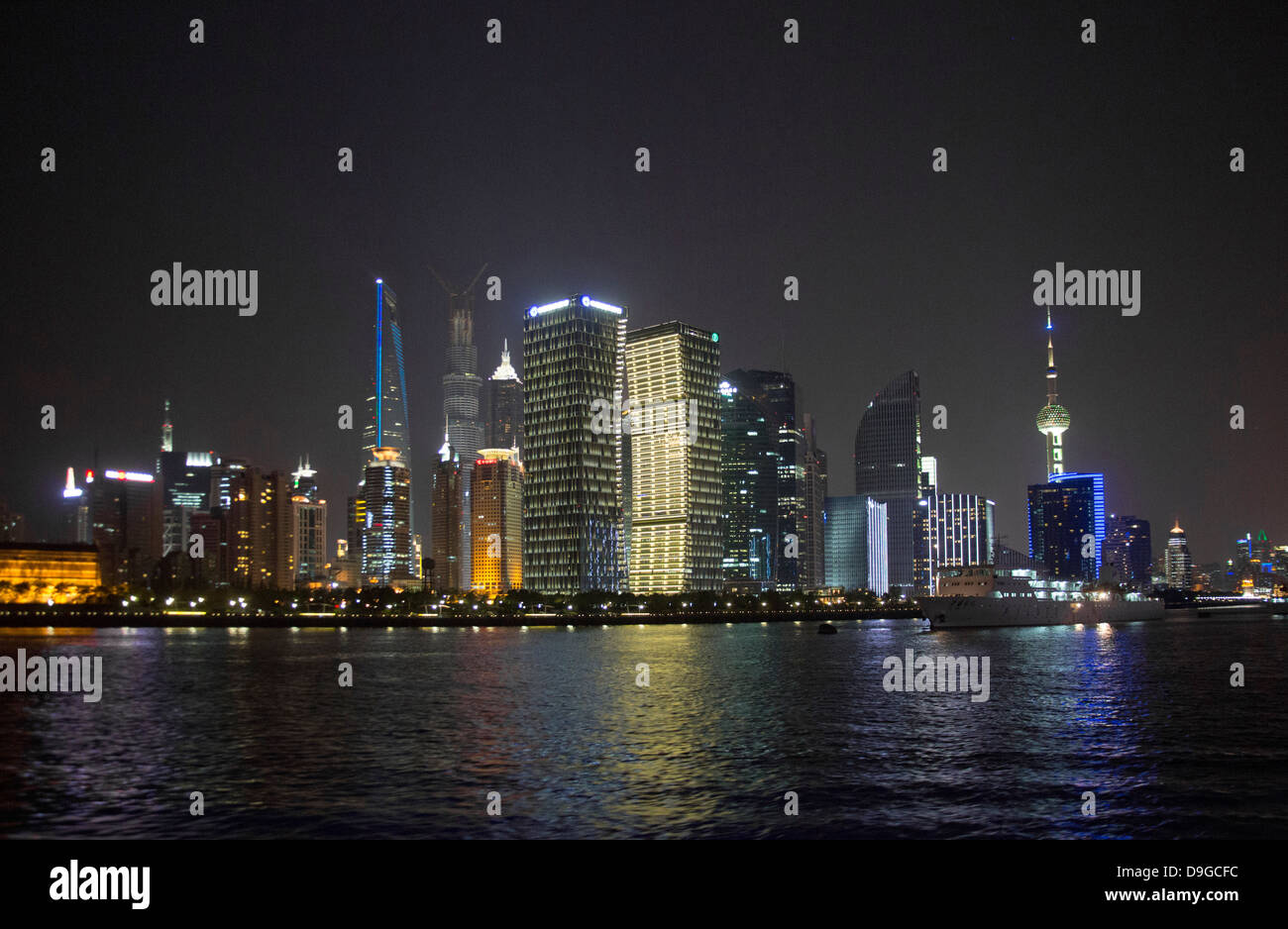 Shanghai skyscrapers hi-res stock photography and images - Alamy