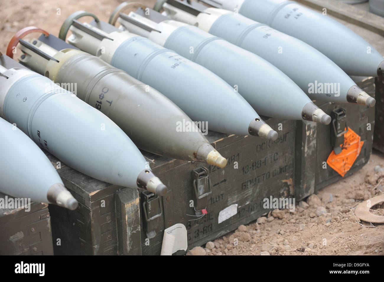 Ammunition iraqi t 72 tanks hires stock photography and images Alamy