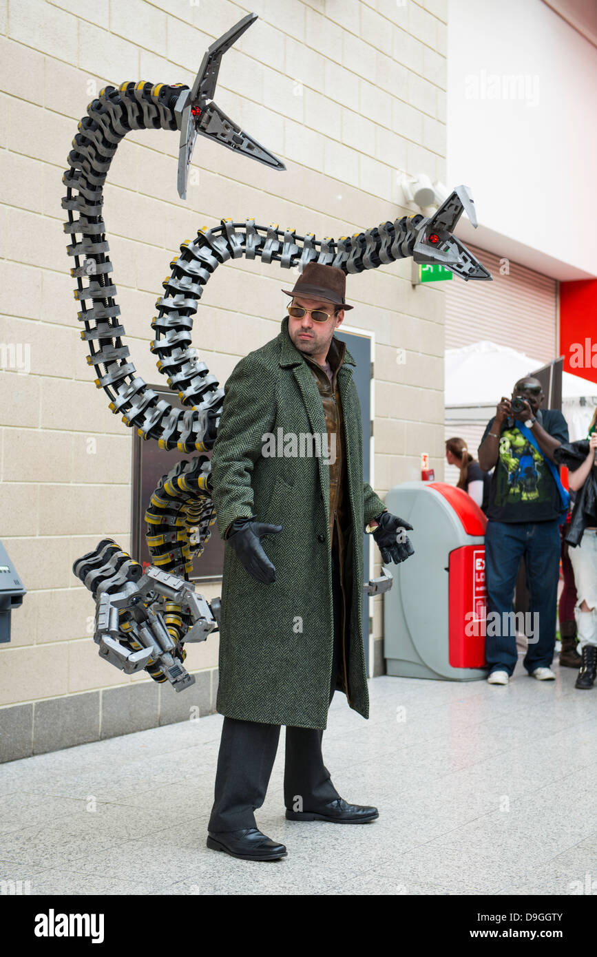 Doctor octopus spiderman hi-res stock photography and images - Alamy