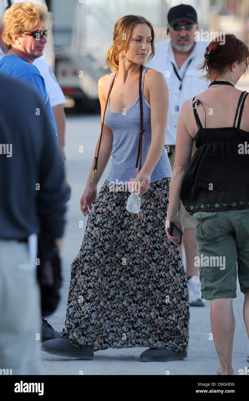 Minka Kelly On The Set Of The New Tv Series Charlies Angels In