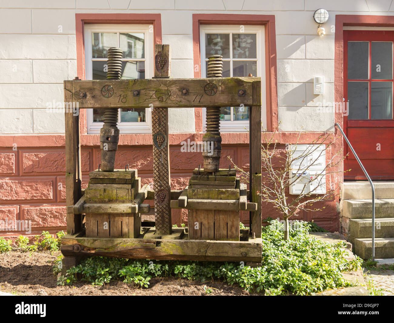 17th century wooden paper press from 1655 used for producing /  manufacturing paper from ragstock / rag stock and old textiles for the  paper making ind Stock Photo - Alamy