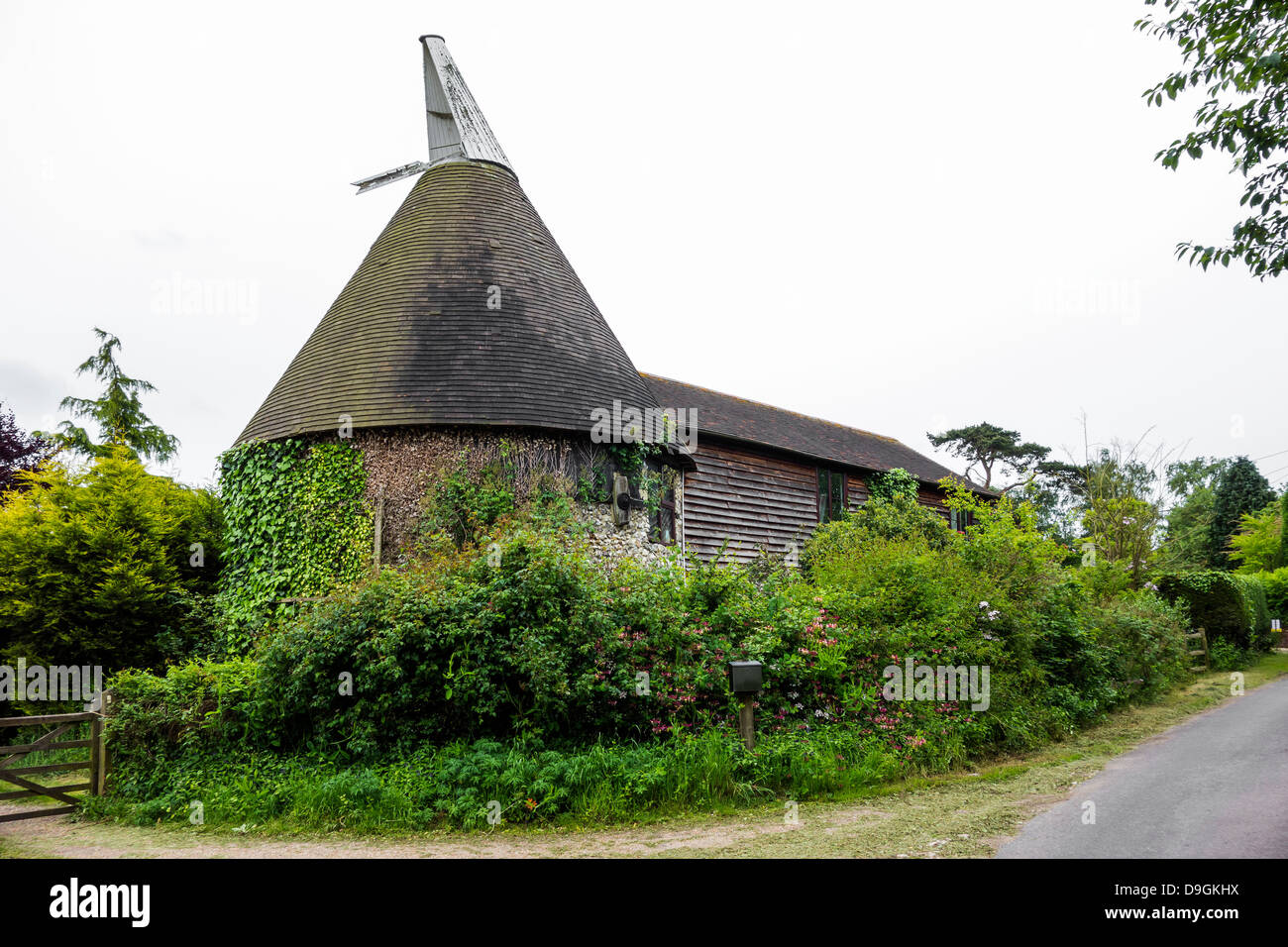 Kentish Oast House with Flint Walls in Frith Hamlet Kent Stock Photo