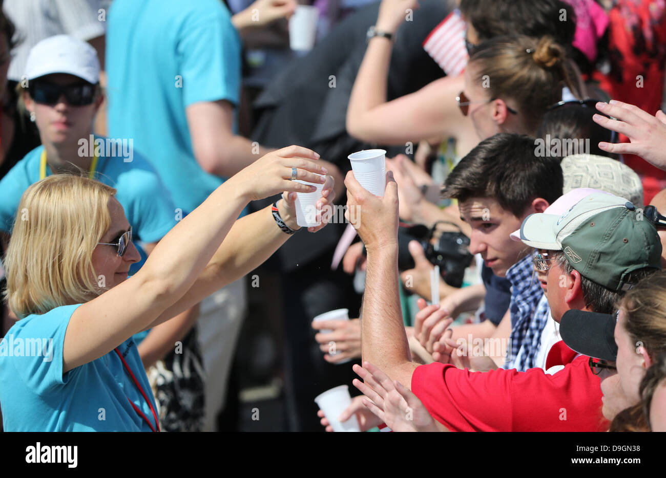 Berlin, Germany. 19th June, 2013. Invited guests wait for water in the blazing heat for the US President Barack Obama's speech front of Brandenburg Gate at Pariser Platz in Berlin, Germany, 19 June 2013. Photo: Kay Nietfeld/dpa /dpa/Alamy Live News Stock Photo