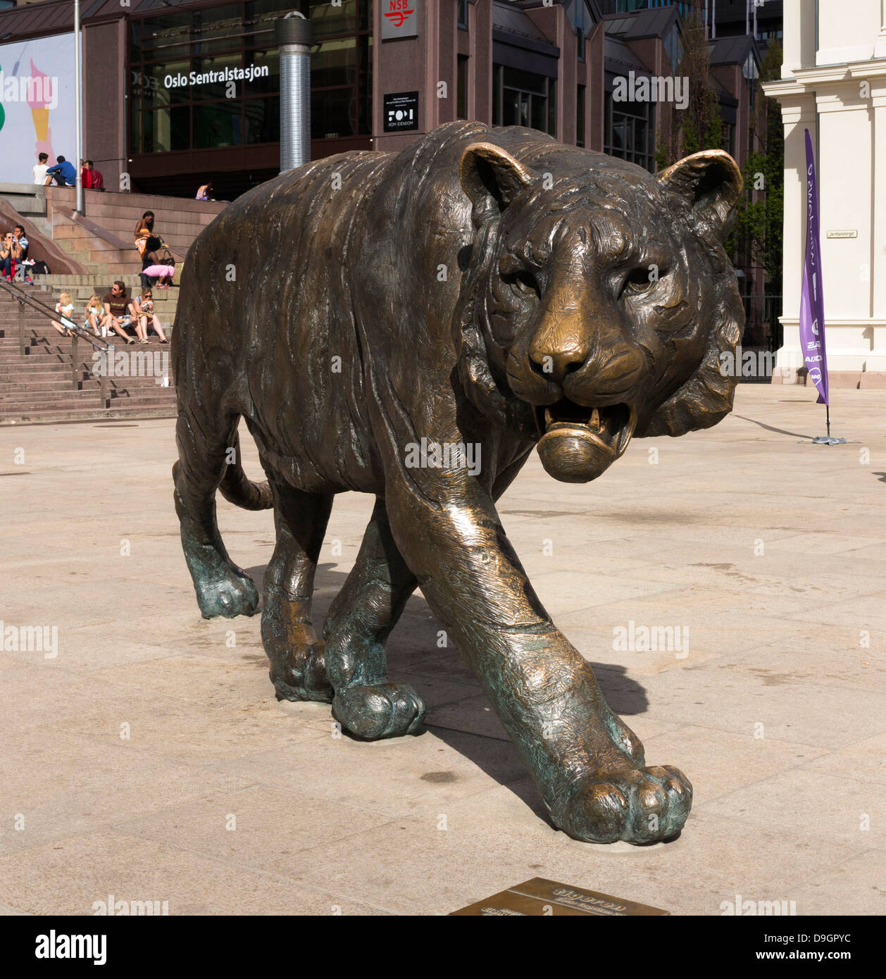 Tiger statue hi-res stock photography and images - Alamy Tiger statue hi-res stock photography and images - Alamy