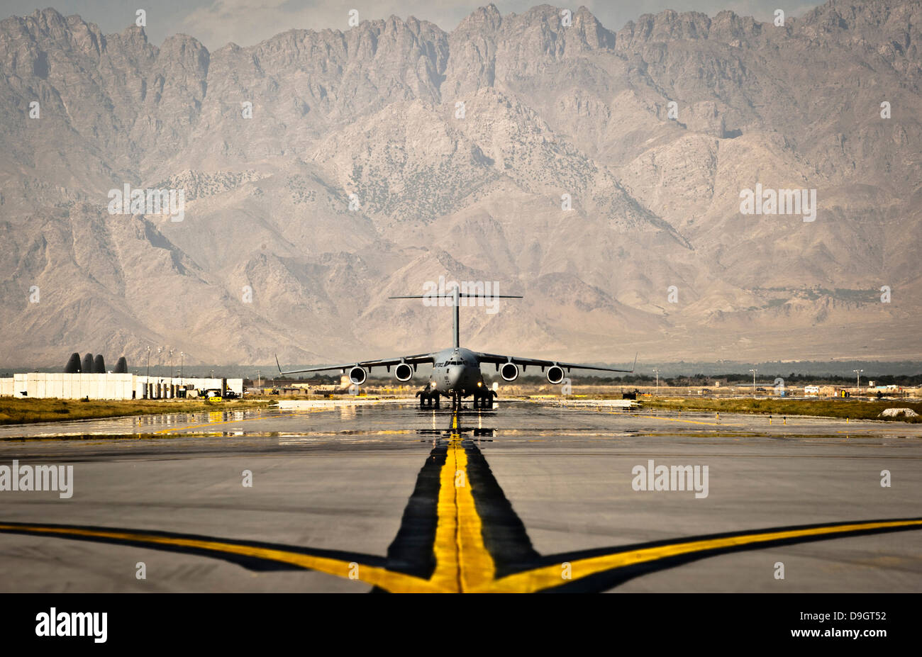 September 25, 2012 - A C-17 Globemaster III taxis to its parking spot at Bagram Airfield, Afghanistan. Stock Photo