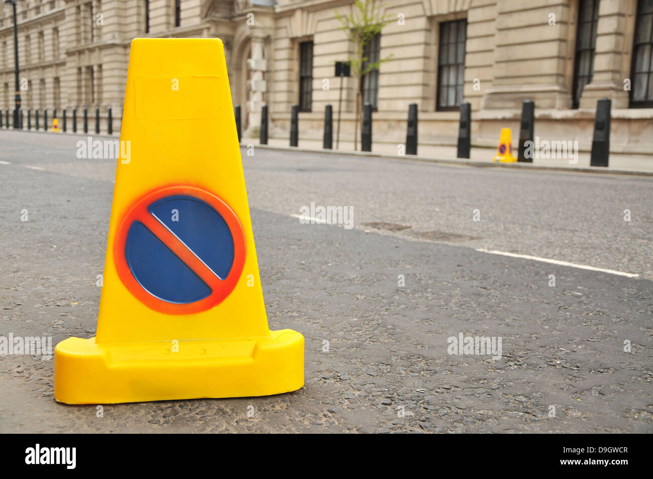 Traffic bollards warning hires stock photography and images Alamy