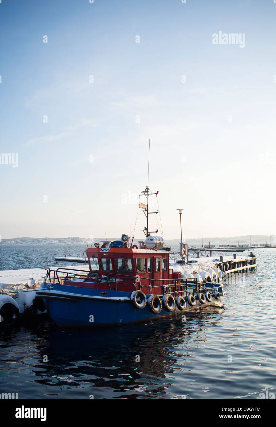 Clear skies and blue water hi-res stock photography and images - Alamy