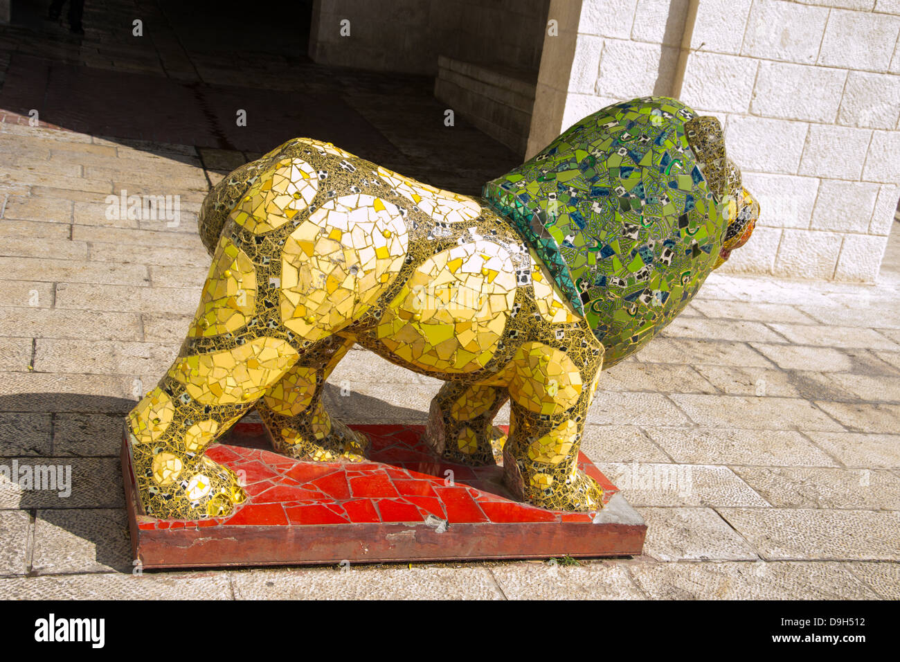 Statue of Lion on Jerusalem streets Stock Photo Alamy