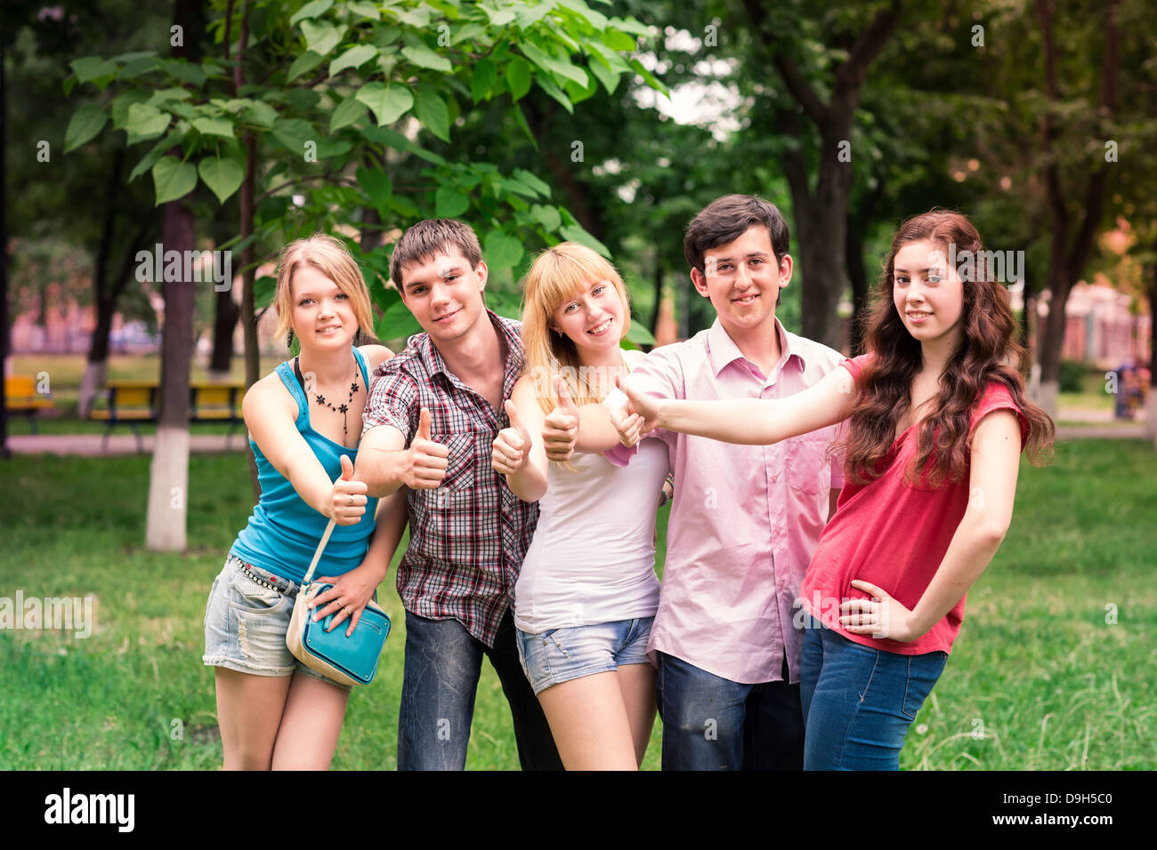 Group of happy smiling Teenage Students Stock Photo - Alamy