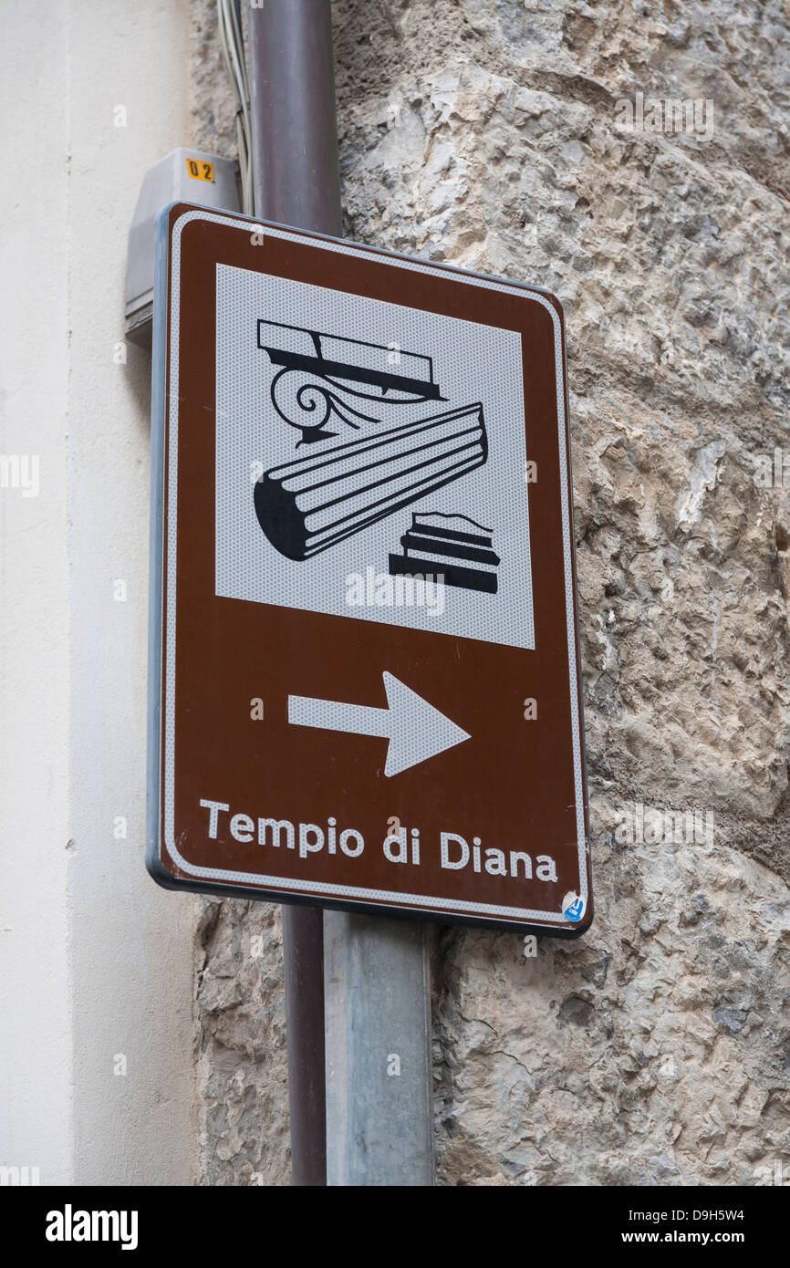 Directional Sign towards the Tempio di Diana, Cefalu, Sicily, Italy Stock Photo