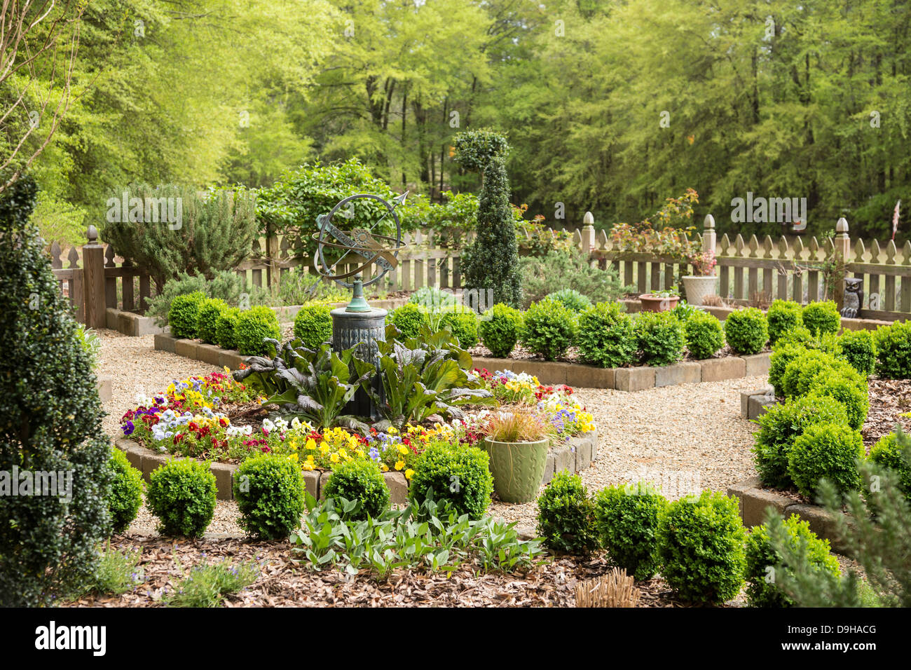 well-landscaped-yard-hi-res-stock-photography-and-images-alamy
