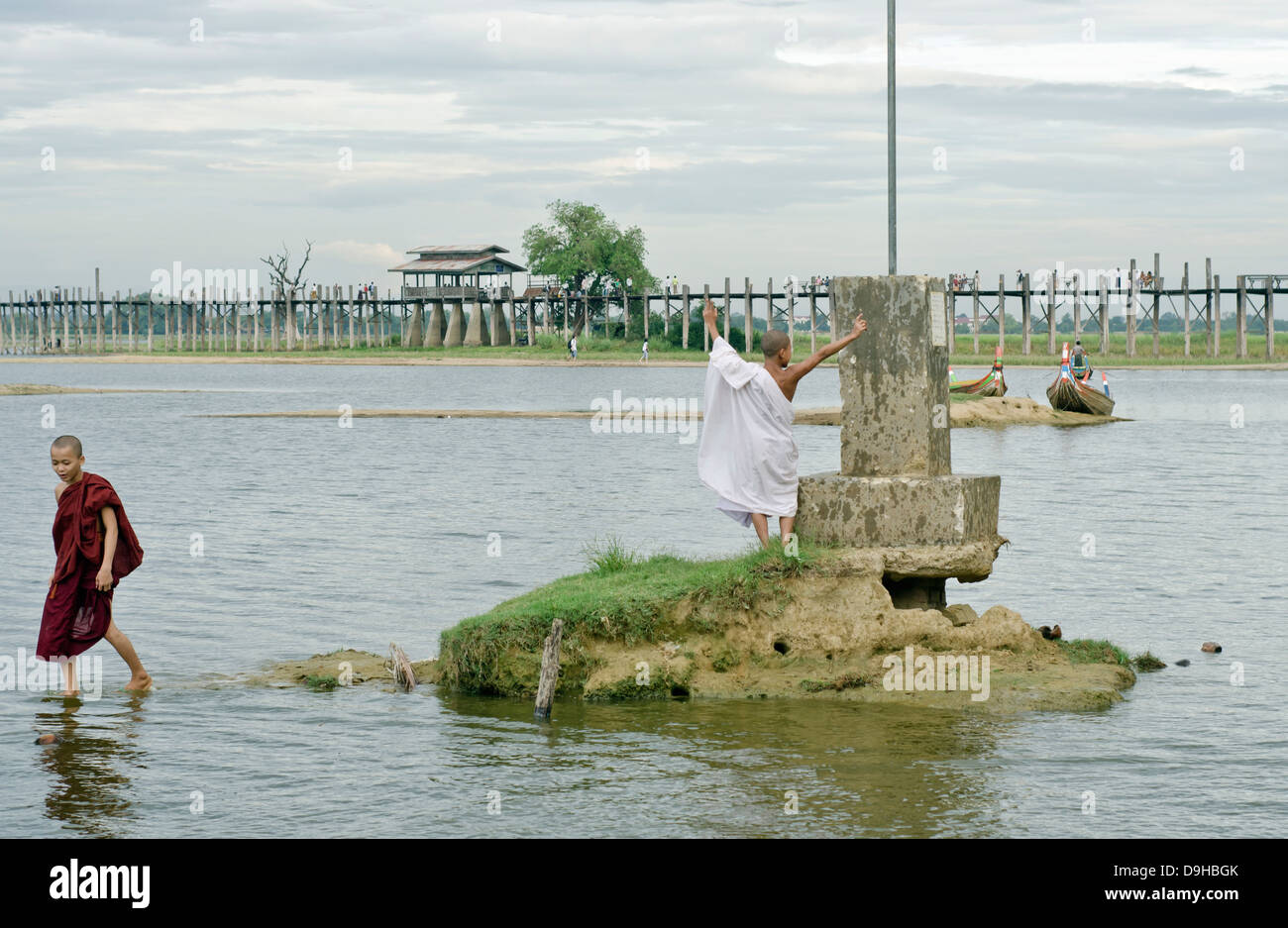 Amarapura asia burma myanmar bridge hi-res stock photography and images ...