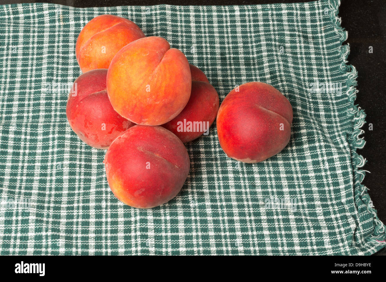 Ripe fresh juicy peach hi-res stock photography and images - Alamy