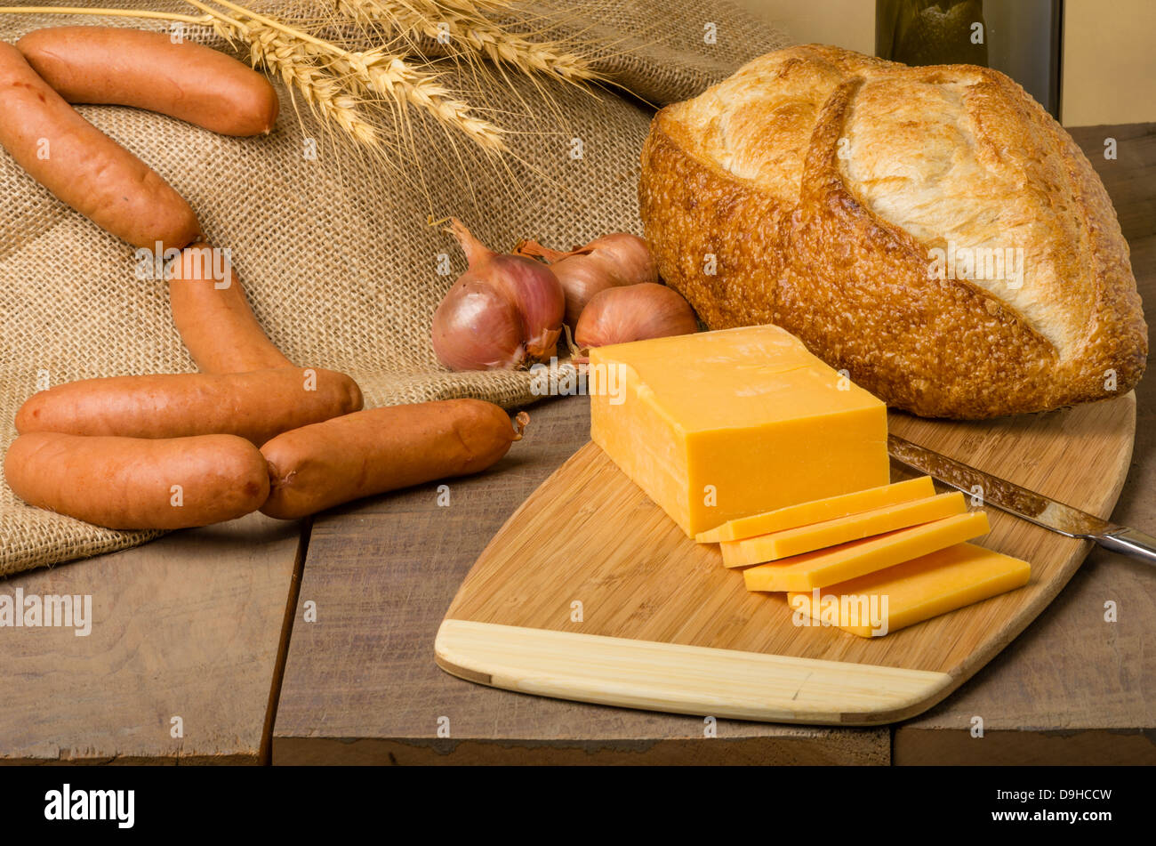 Сосиска в хлебе для тостов. Ингредиенты для хлеба. Бутерброд из сосисок и хлеба. Сосиска сыр хлеб рецепты. Бутерброды из сосисок и сыра.