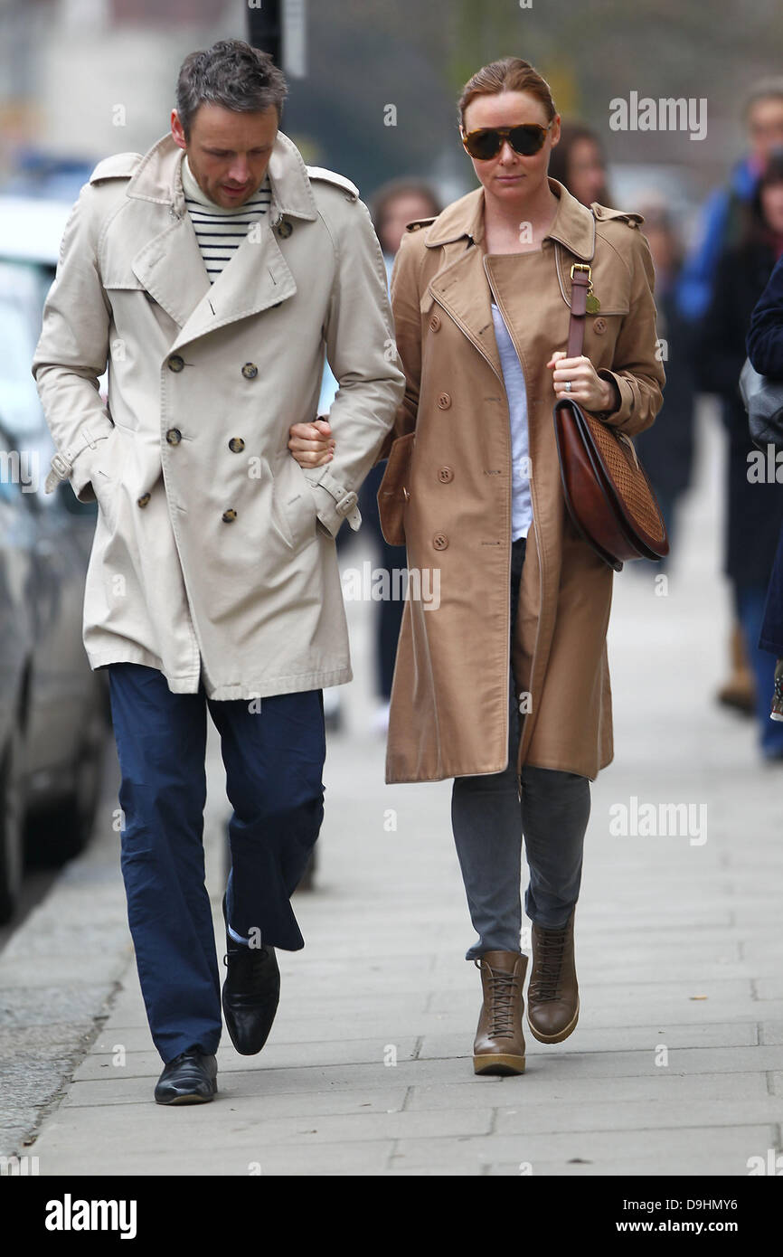 Stella McCartney and her husband Alasdhair Willis leaving Babbo restaurant  in Mayfair. London, England - 12.03.12 Stock Photo - Alamy