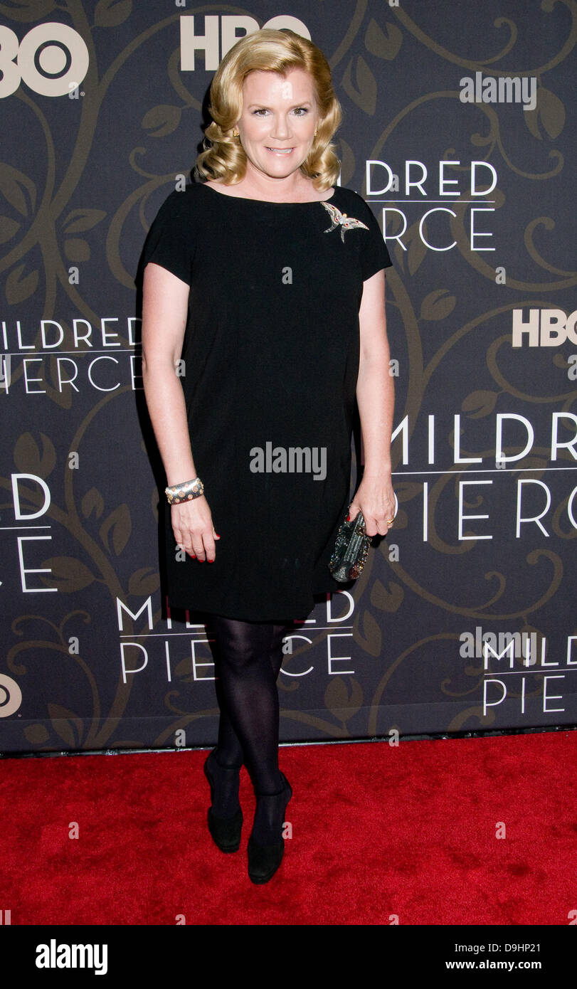 NEW YORK, NEW YORK - MARCH 28: Anthony Edwards and Mare Winningham attend  Plaza Suite Opening Night on March 28, 2022 in New York City Stock Photo  - Alamy