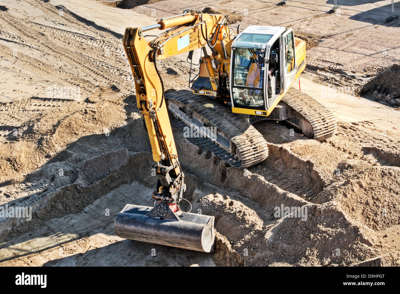 Excavator works on site hi-res stock photography and images - Alamy