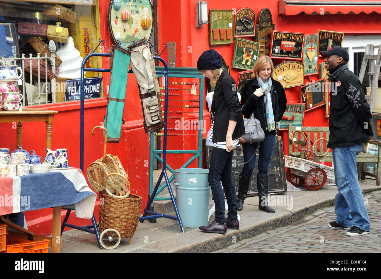 Taylor Swift shopping at Portobello Market London, England 22.03.11