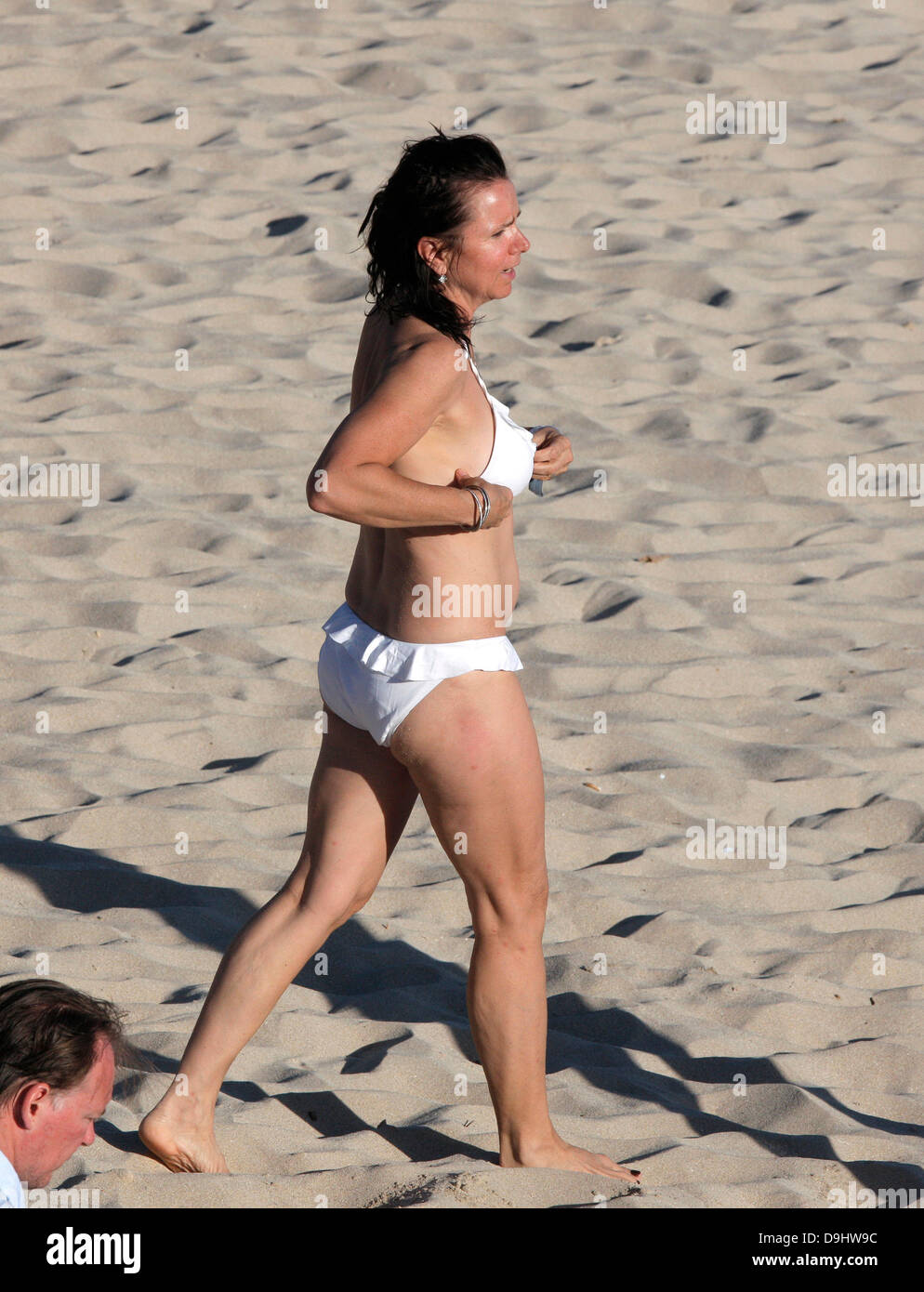 Patty Smyth adjusts her bikini on Saline Beach St Barts - 23.03.11 Stock  Photo - Alamy