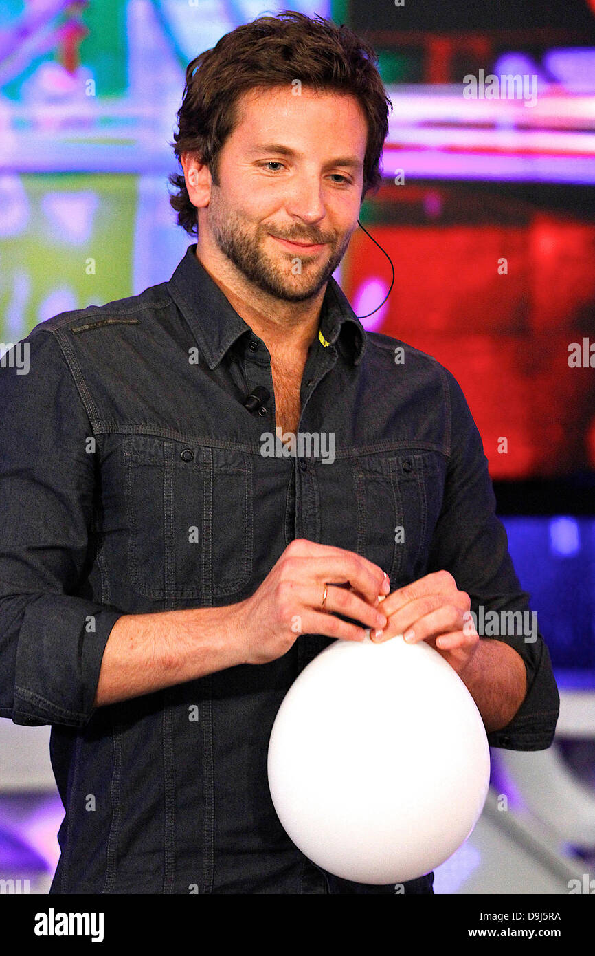 Bradley Cooper guest stars on Spanish television show 'El Hormiguero