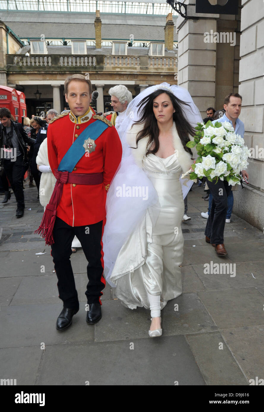 skyld indre sjæl A Royal Look-A-Like Wedding Prince William and Kate Middleton look-a-likes  wedding at St Pauls Church in Covent Garden. This was part of the launch of  Alison Jackson's new book 'Kate And Wills