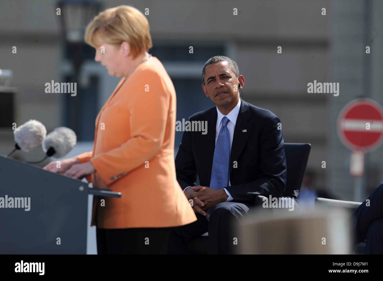 Us President Barack Hussein Obama and German Chancellor Angela Merkel Speech of U.S. President American / United States Barack Hussein Obama at the Brandenburg Gate in front of the Chosen 4000 18.06.2013 Berlin/picture alliance/dpa/Alamy Live News Stock Photo