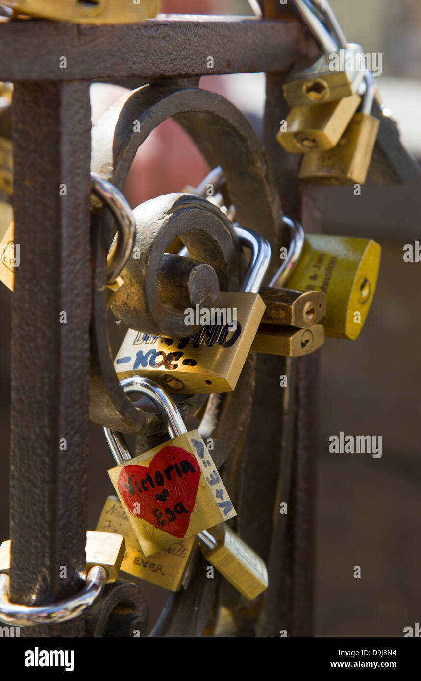 Love Padlocks on the Ponte Vecchio bridge in Florence, Italy Stock Photo Alamy