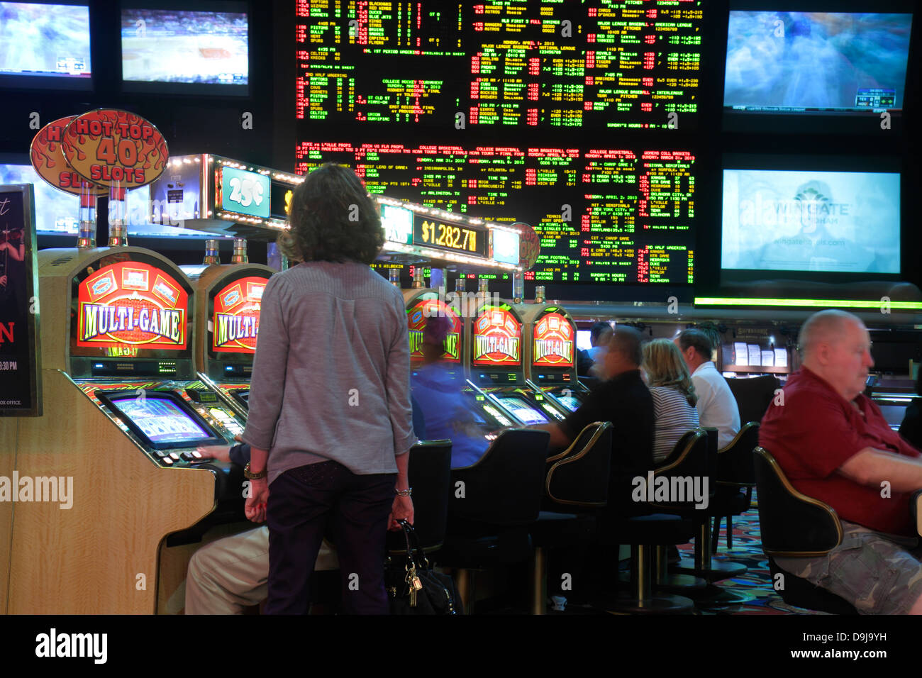 Las Vegas Nevada,Westgate Las Vegas Resort & Casino,race sports  book,books,betting,odds,gamblers,gamble,gambling,monitors,big screens,slot  machine,mac Stock Photo - Alamy