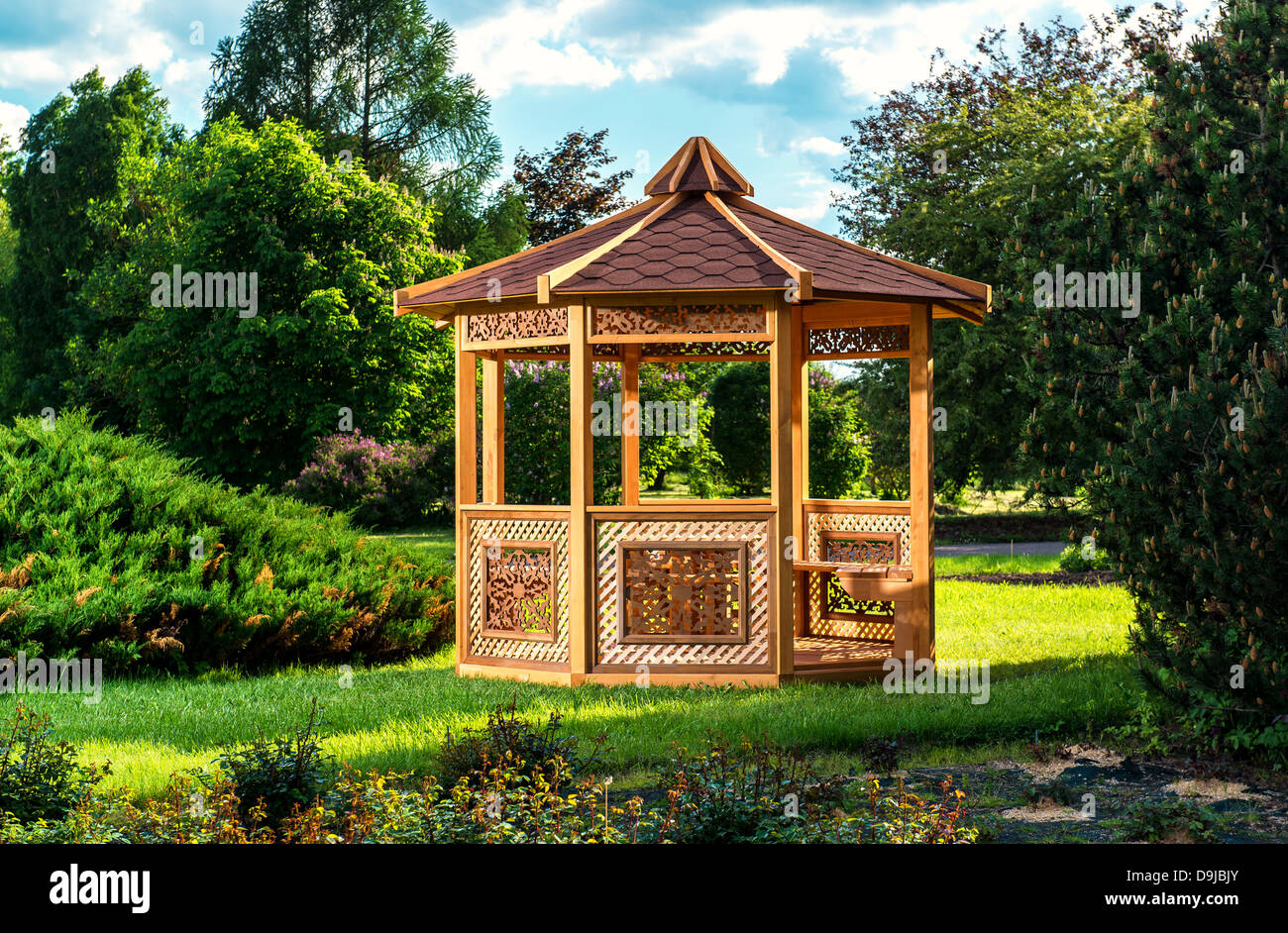 Outdoor gazebo hi-res stock photography and images - Alamy