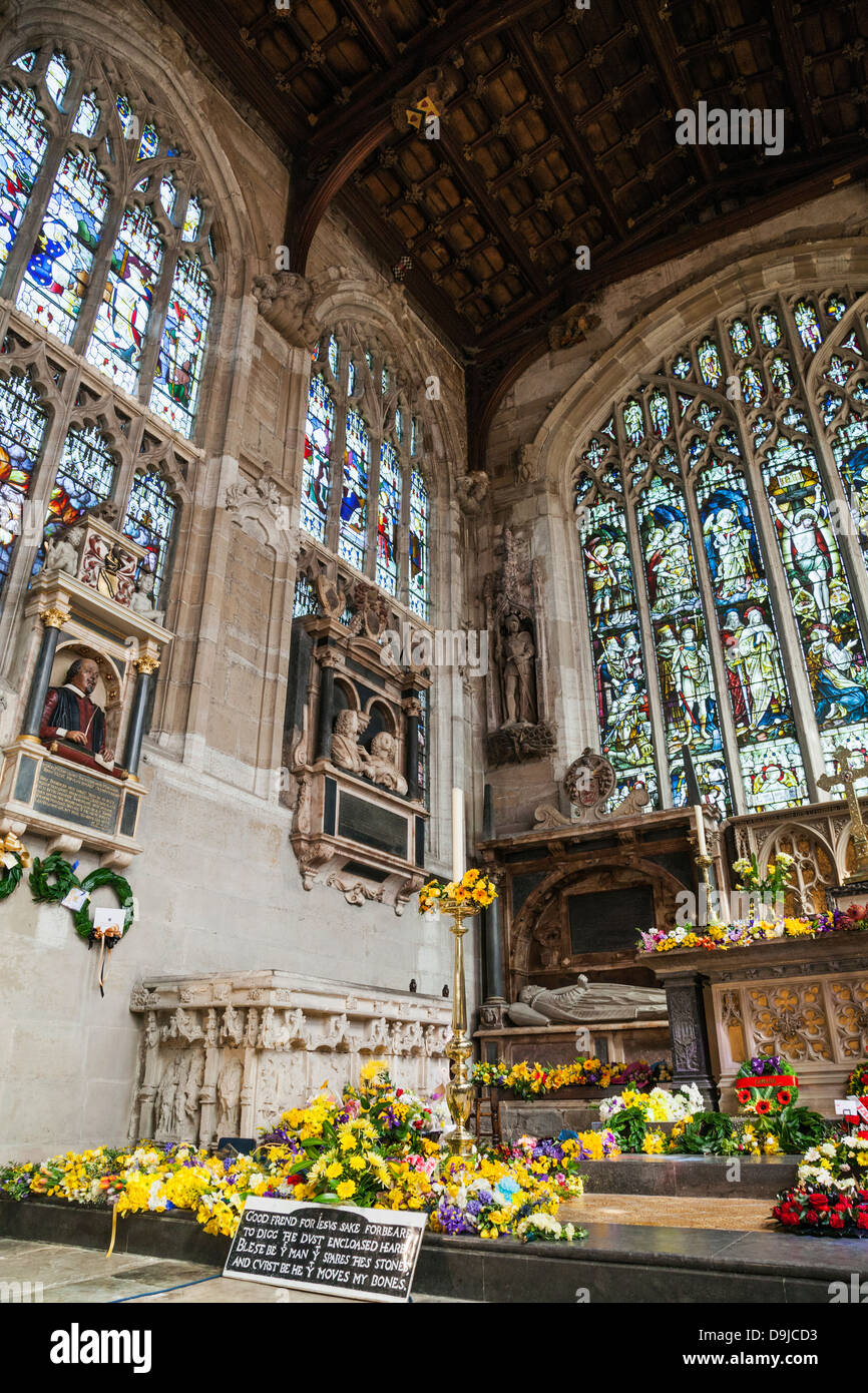 England, Warwickshire, Stratford-upon-Avon, Holy Trinity Church, The Chancel and High Altar Containing Shakespeare's Grave Stock Photo