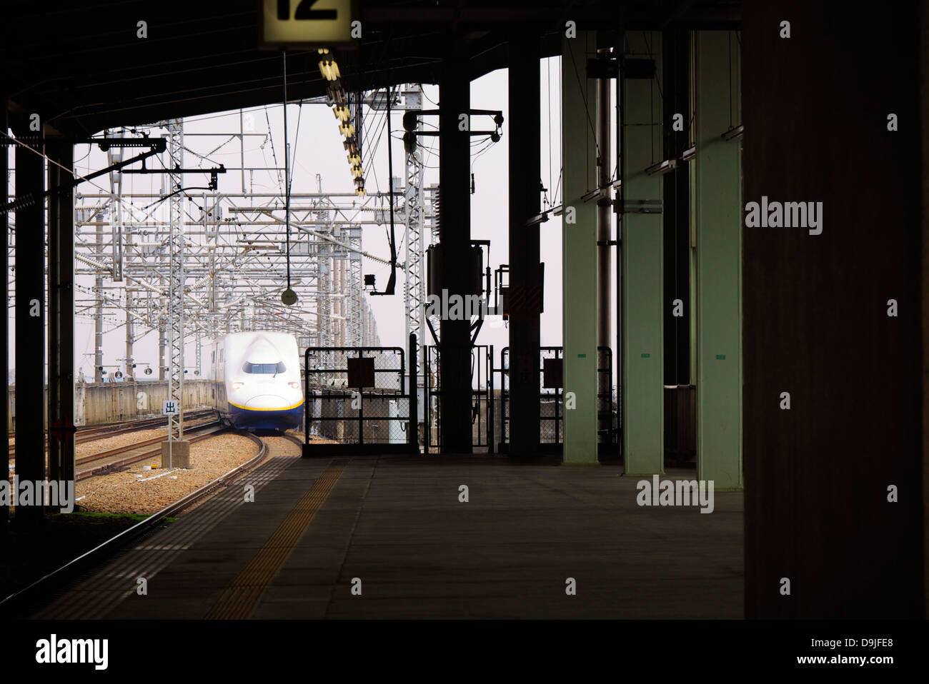 E4 Series Max Toki Shinkansen Bound for Tokyo Pulling into JR Nagaoka Railway Station Stock Photo