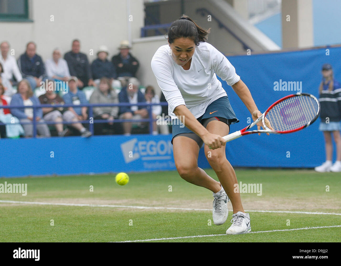 20.06.2013 Eastbourne, England.  Jamie Hampton(USA) defeats Lucie Safarova(CZE) by a score 3-6, 7-6, 6-4  at Devonshire Park Stock Photo