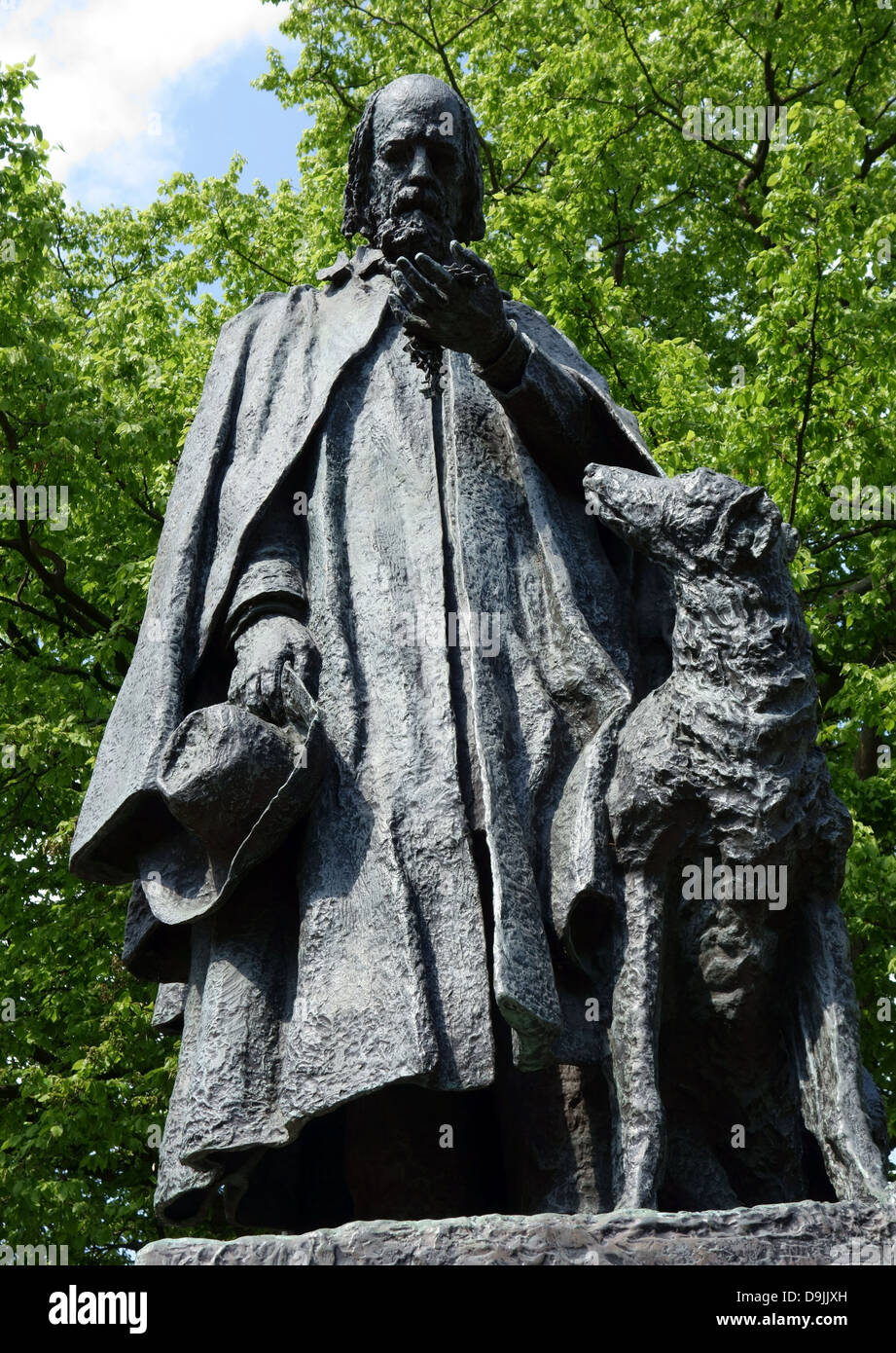 Statue of Lord Alfred Tennyson in Lincoln, England Stock Photo Alamy