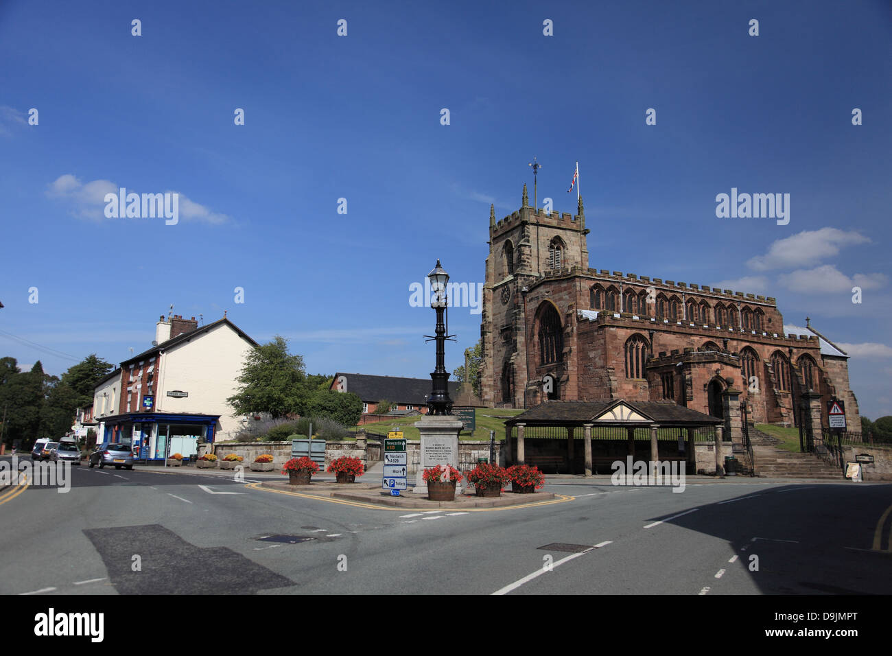 The centre of the village of Audlem, Cheshire with the Church of St James the Great and the Buttercross in front of it Stock Photo