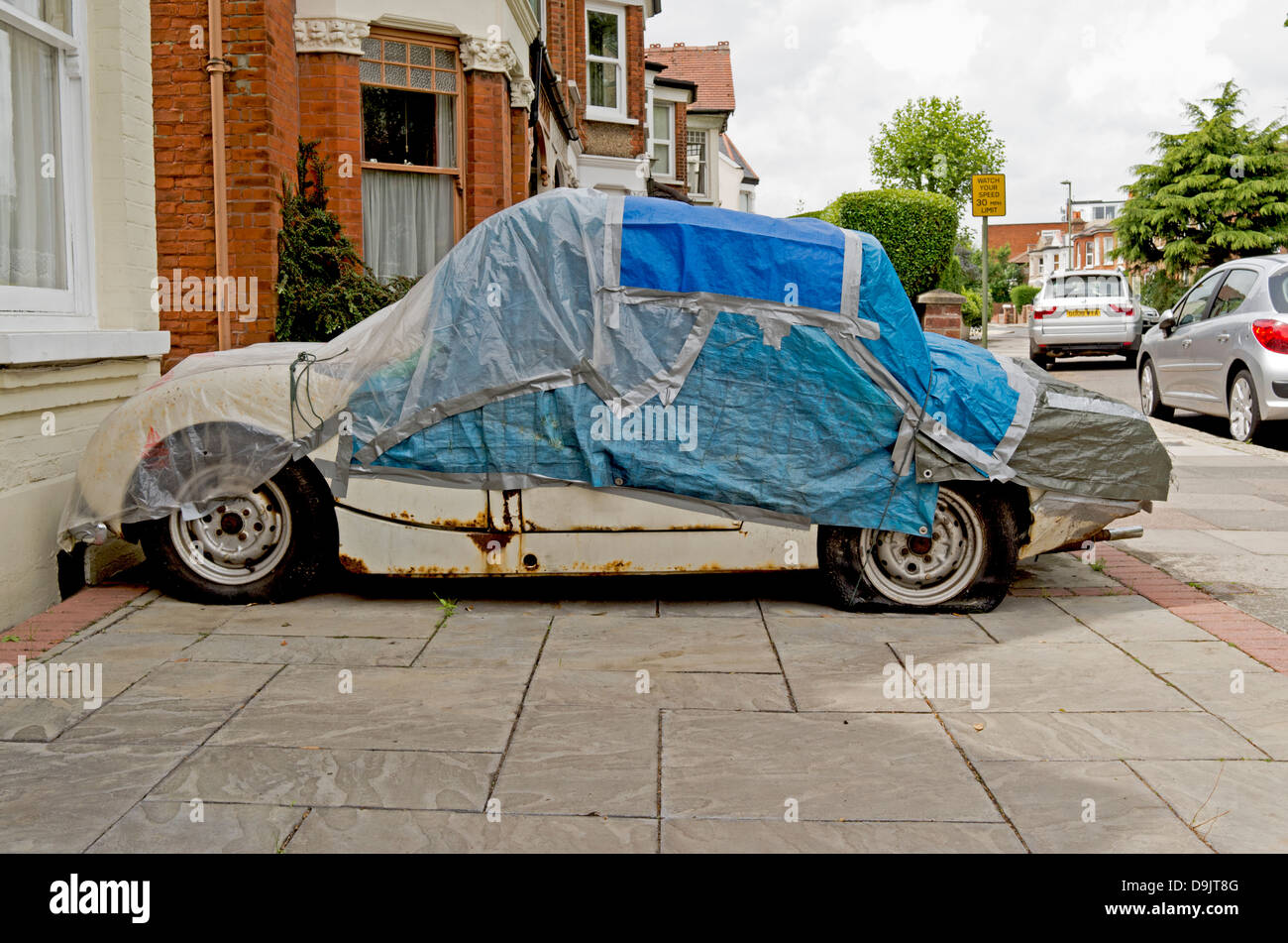 Clapped out car hi res stock photography and images Alamy