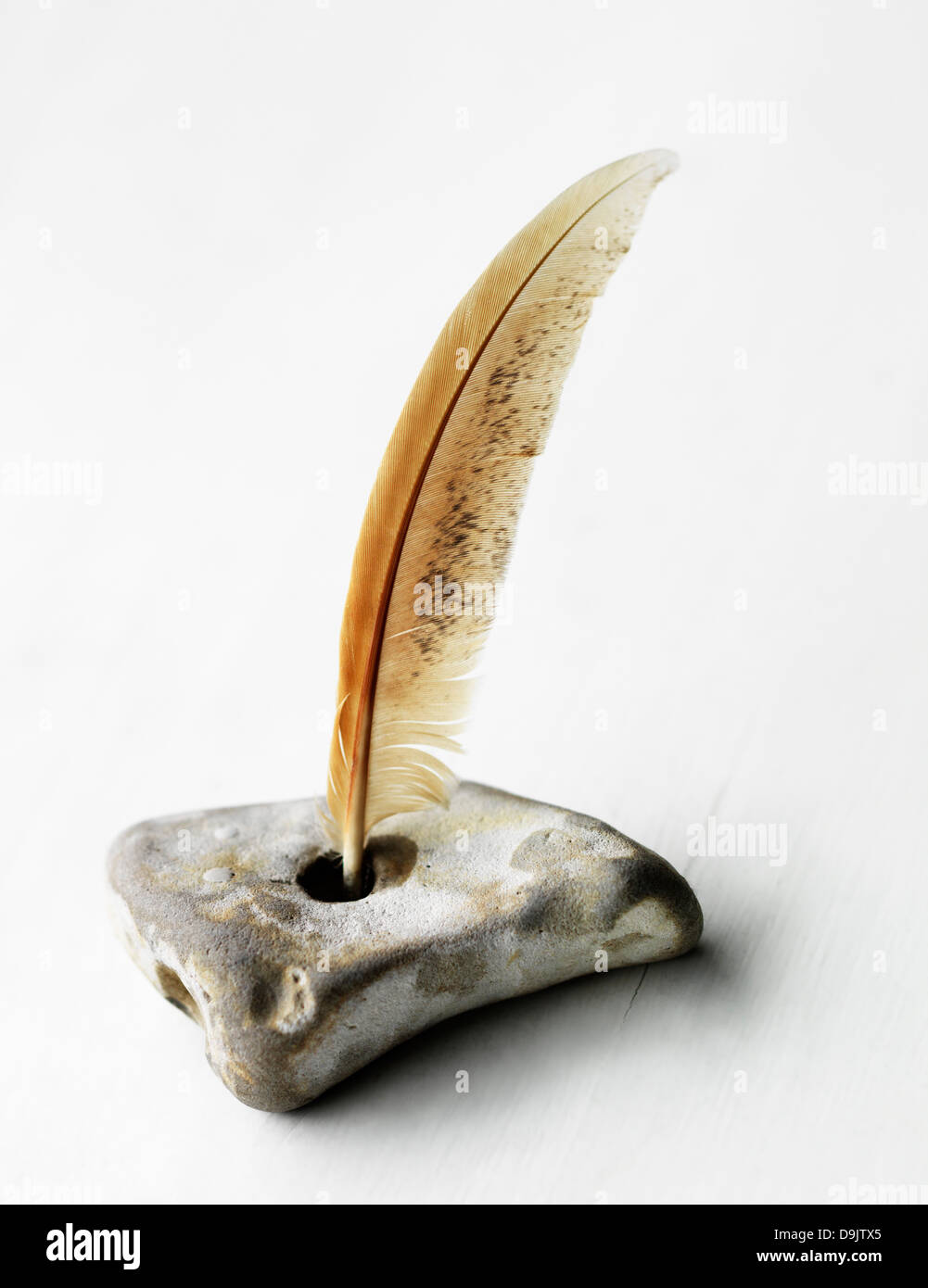 Feather quill hi-res stock photography and images - Alamy