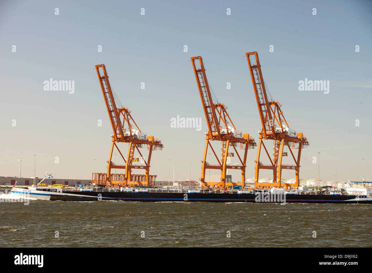 Dock side cranes hi-res stock photography and images - Alamy