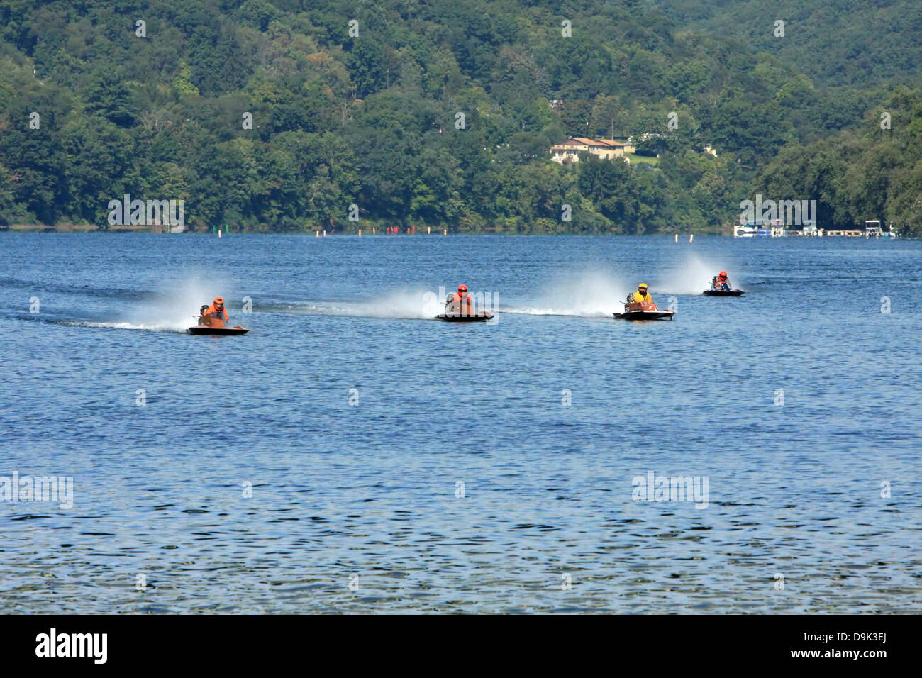 outboard motor boat race racer regatta water river lake fast speed Lock