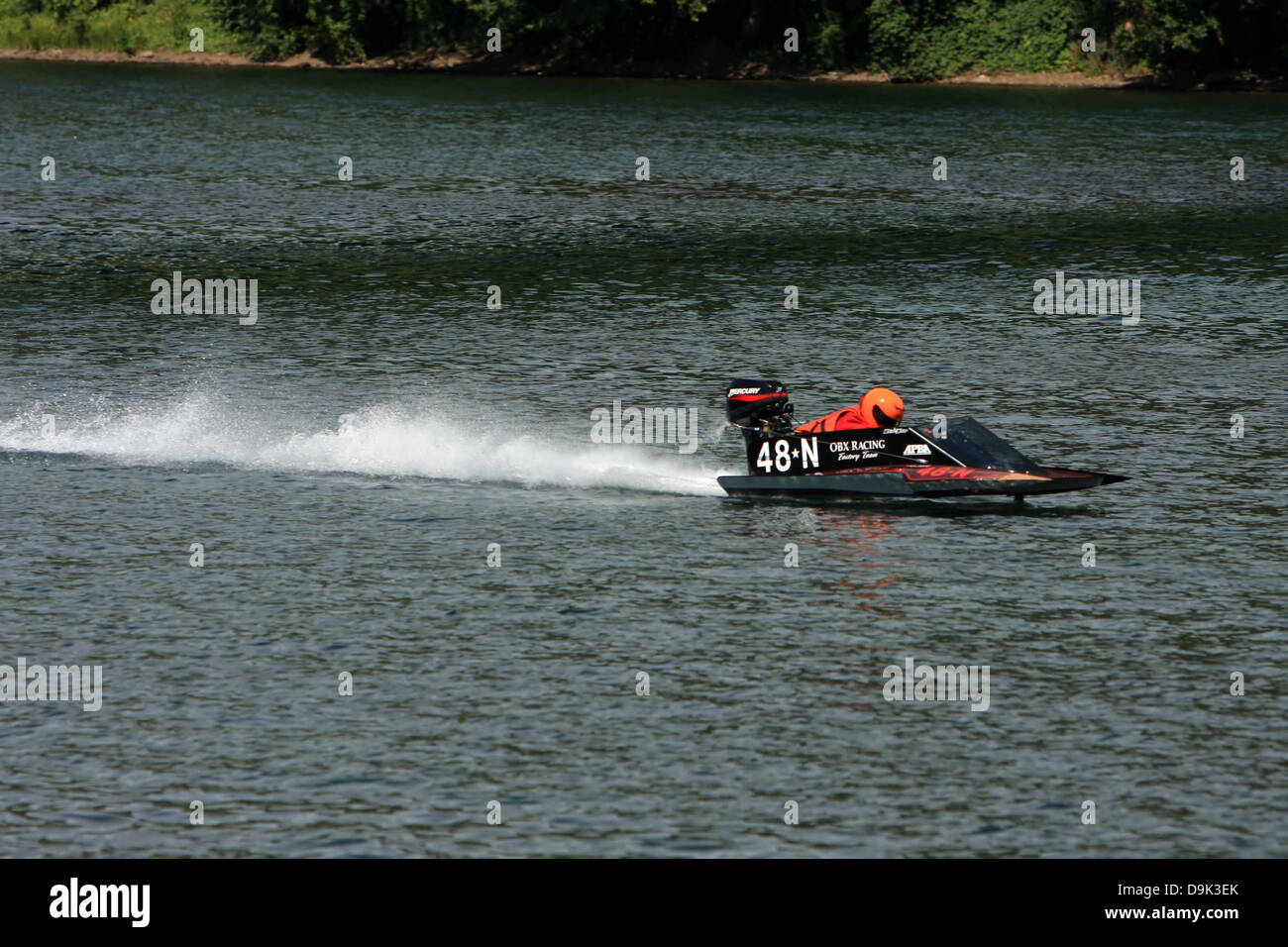 outboard motor boat race racer regatta water river lake fast speed Lock