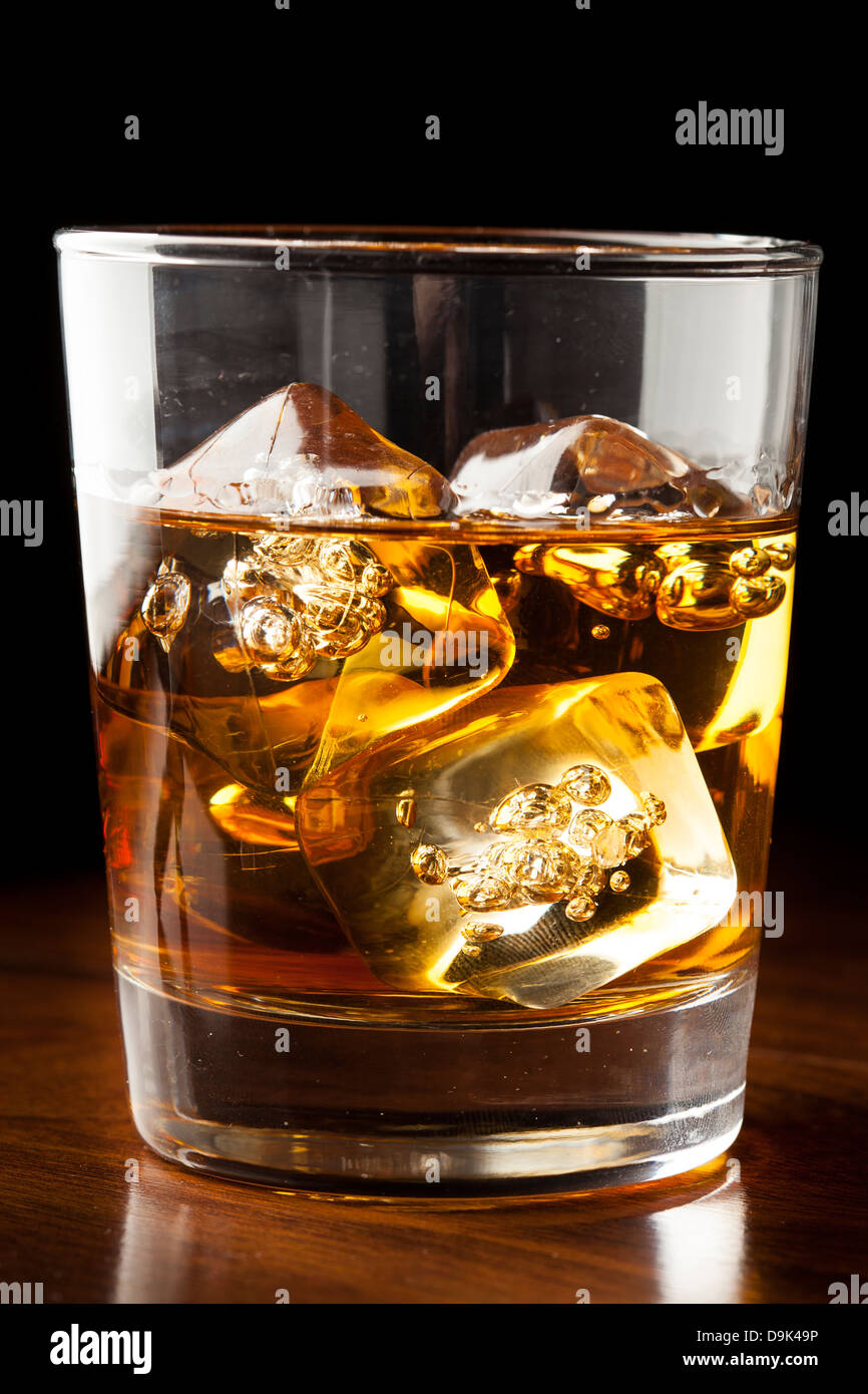 https://c8.alamy.com/comp/D9K49P/golden-brown-whisky-on-the-rocks-in-a-glass-D9K49P.jpg