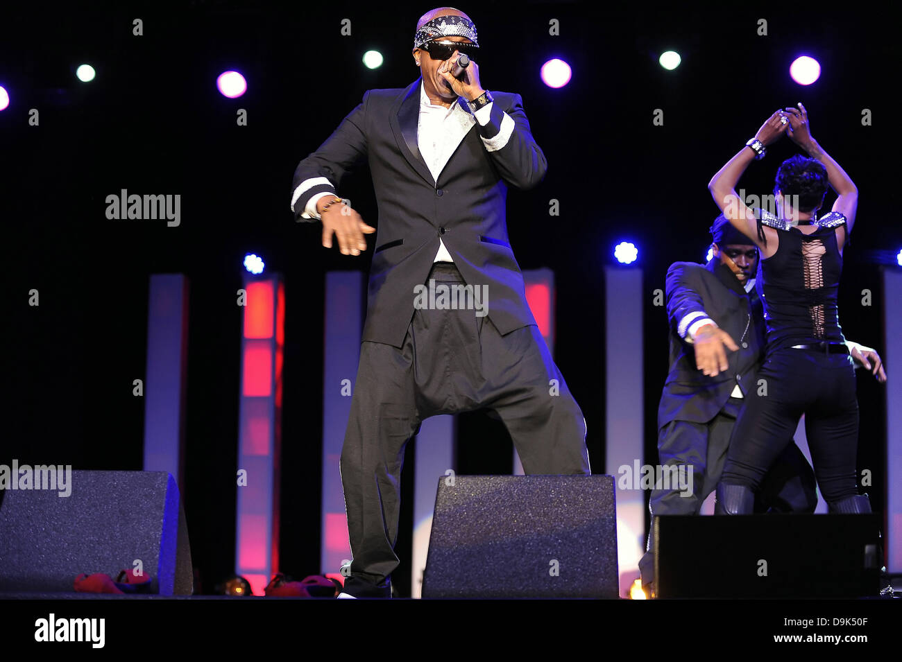 Mc hammer dance hires stock photography and images Alamy