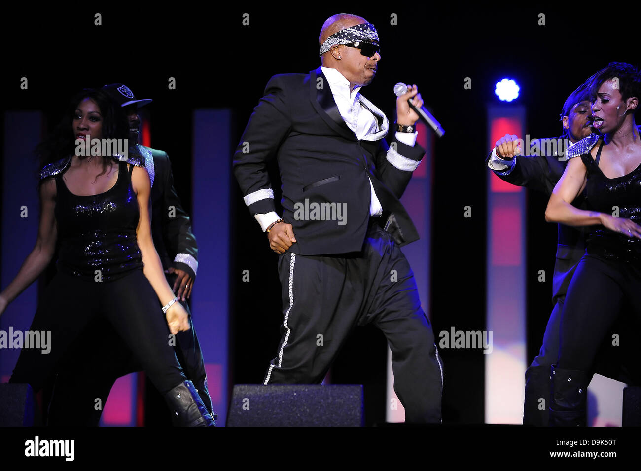 Mc hammer dance hires stock photography and images Alamy