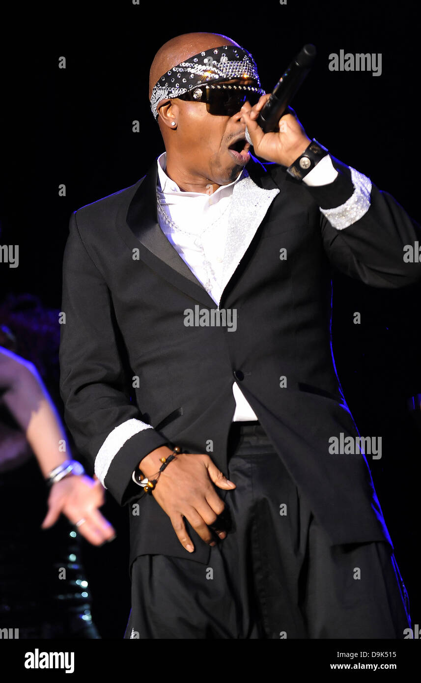 Mc hammer dance hires stock photography and images Alamy