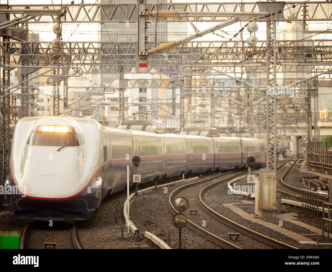 E2 Series Shinkansen Pulling Into Tokyo Station Stock Photo