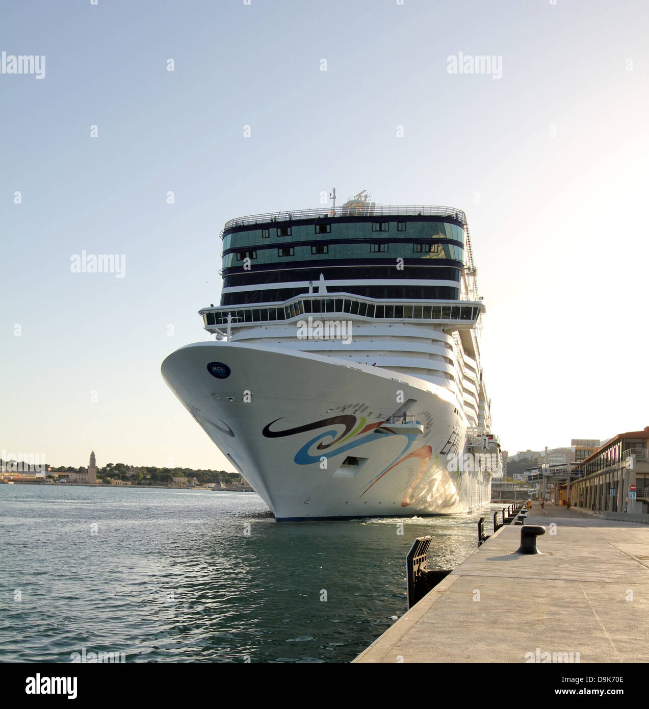 Norwegian Cruise Line Cruise ship “Norwegian Epic” (325 ...