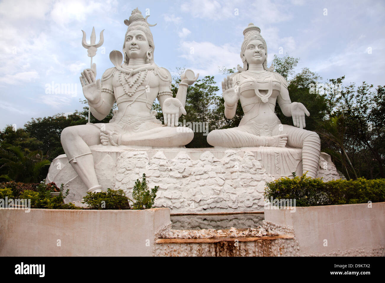 Statues of Lord Shiva and Goddess Parvathi, Kailasagiri Park, Visakhapatnam, Andhra Pradesh, India Stock Photo